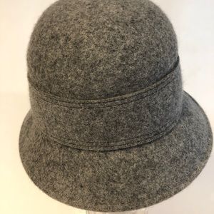 August gray Wool cloche hat OS band with Button